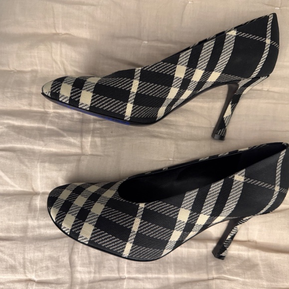 Burberry Checked Pattern Slip-on Pump - Picture 4 of 7